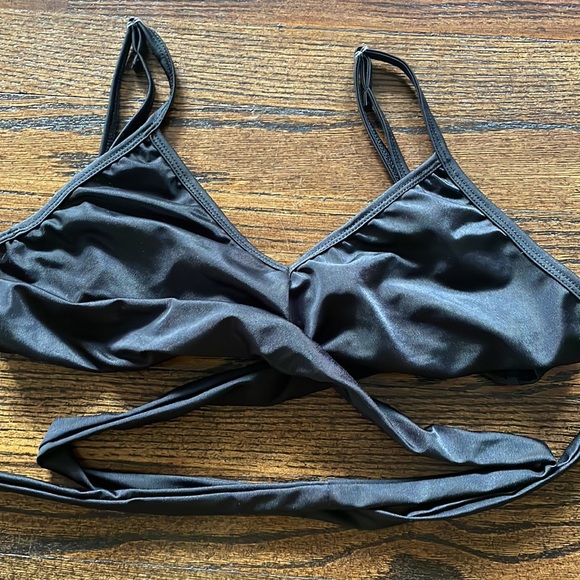Neverworn Black bikini set size medium - Picture 4 of 5